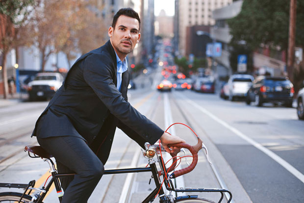 Marca americana cria o terno perfeito para ir ao trabalho de bike