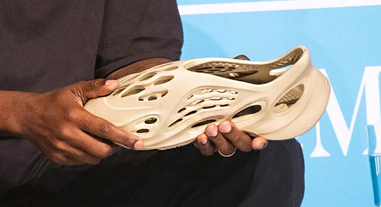 Adidas Yeezy Foam Runner: O tênis que parece um Alien foi lançado