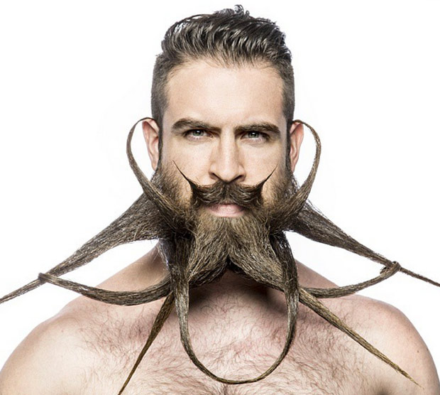 Isaias Webb e a barba mais criativa do mundo