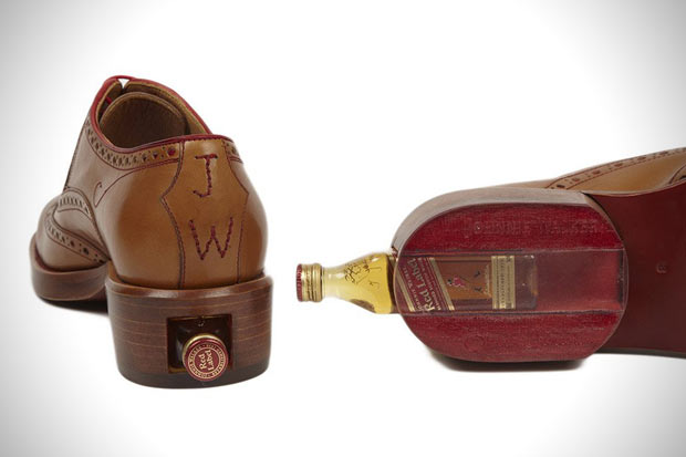 Johnnie Walker lança sapato com compartimento para whisky