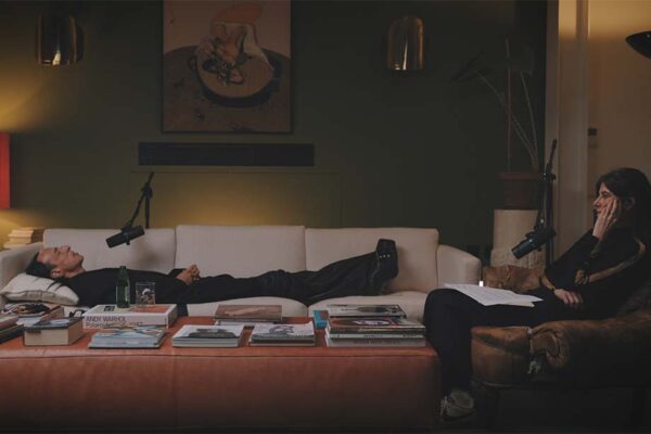 Bisneta de Freud e seu podcast que une moda e psicanálise