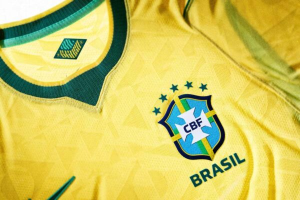Todas as Camisas da Seleção Brasileira em Copas do Mundo