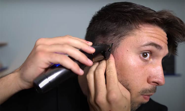 cortando-cabelo-em-casa-orelhas