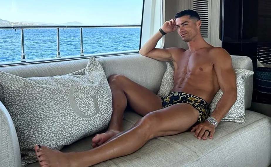 O motivo de Cristiano Ronaldo pintar as unhas dos pés