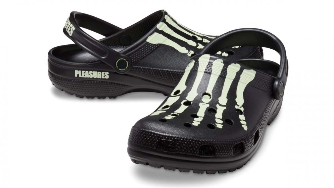 Collab Cros X Pleasures cria Crocs de Pés de Esqueleto