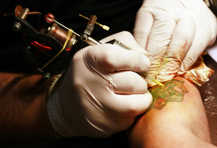 Onde dói mais tatuar? Confira o mapa de dor das tatuagens!