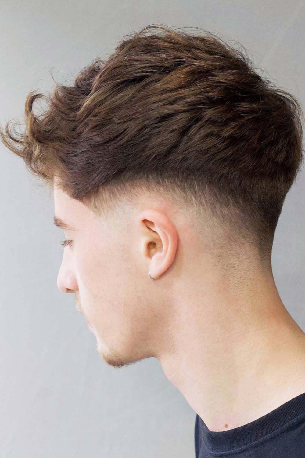 corte de cabelo masculino low fade em v com risco