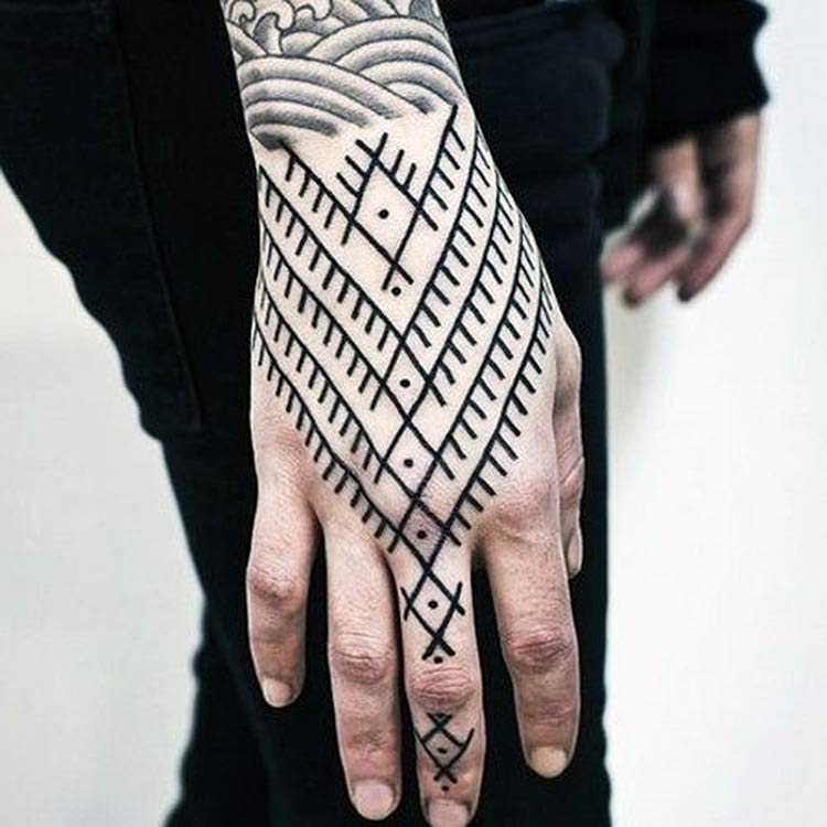 tatuagem-mao-masculina