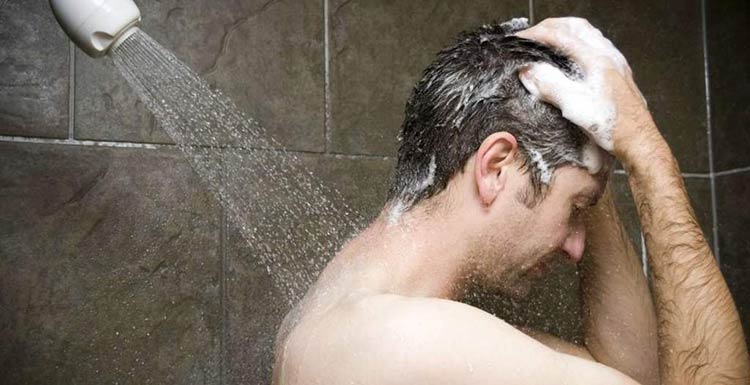 7 Erros ao lavar o cabelo que podem prejudicar a saúde dos fios