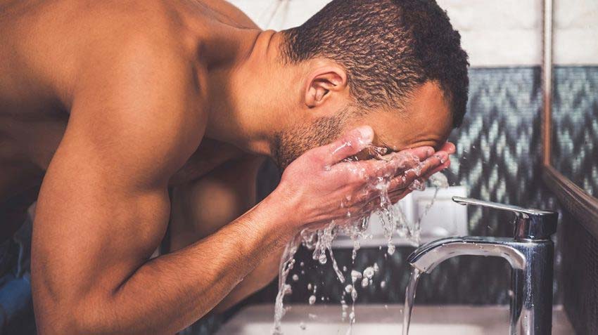 Como lavar o rosto corretamente
